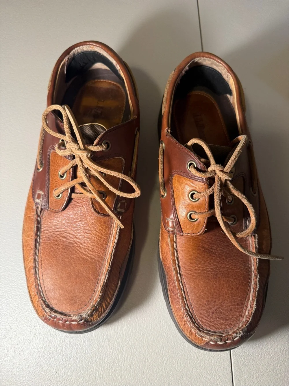 LL Bean Allagash Handsewn 2-tone Pebbled Leather Boat Shoes 9.5 D M Nautical