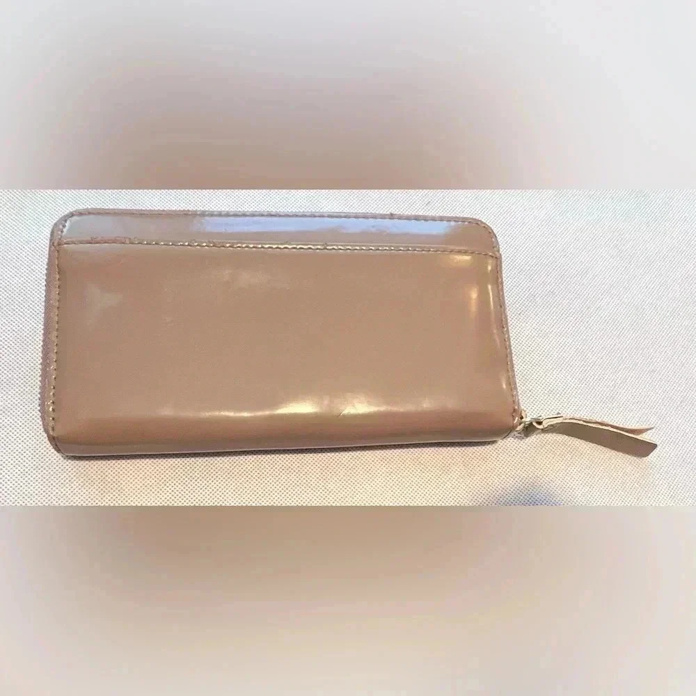 Kate Spade New York| ladies Continental patent leather zip around wallet.