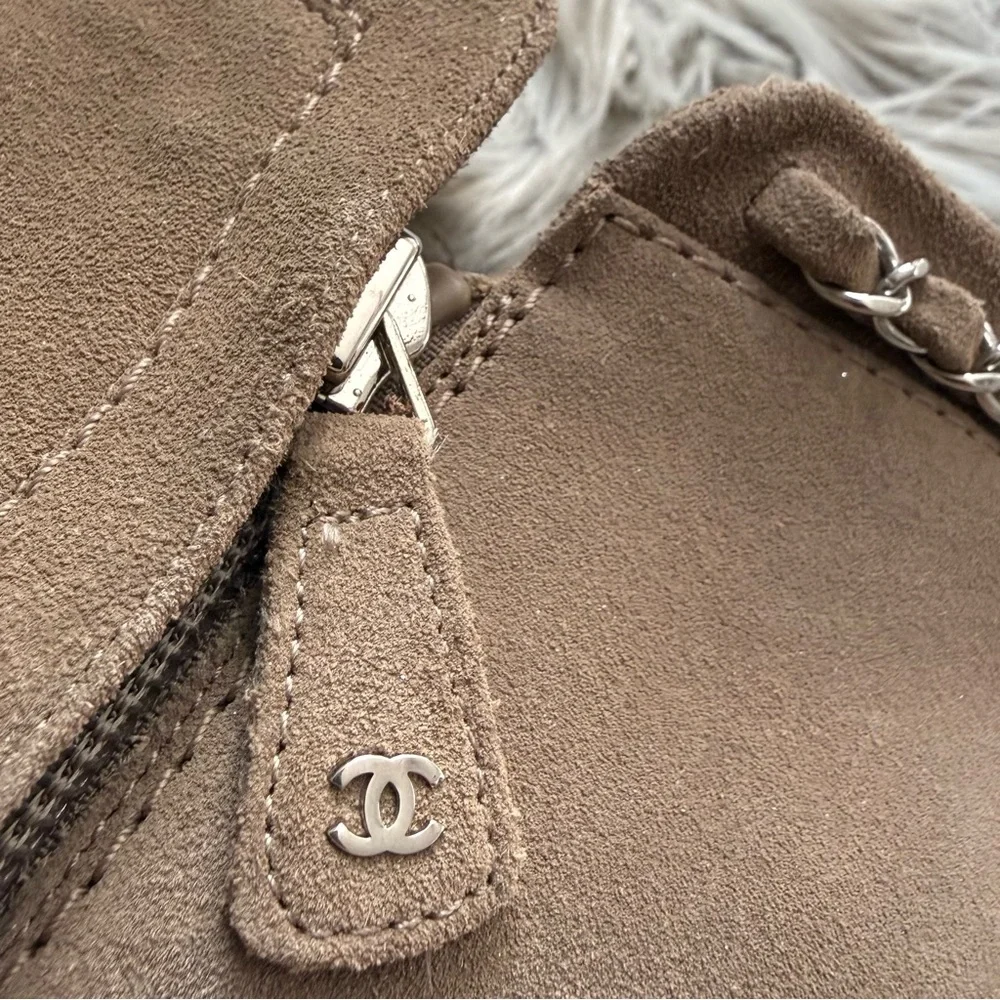 CHANEL suede chain