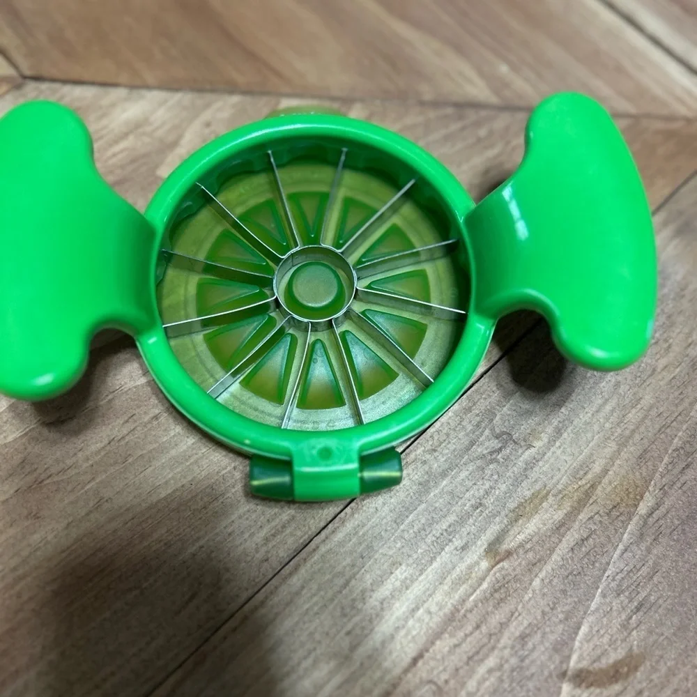 Vibrant Green Apple Slicer by [Brand]
