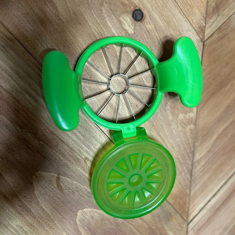 Vibrant Green Apple Slicer by [Brand]