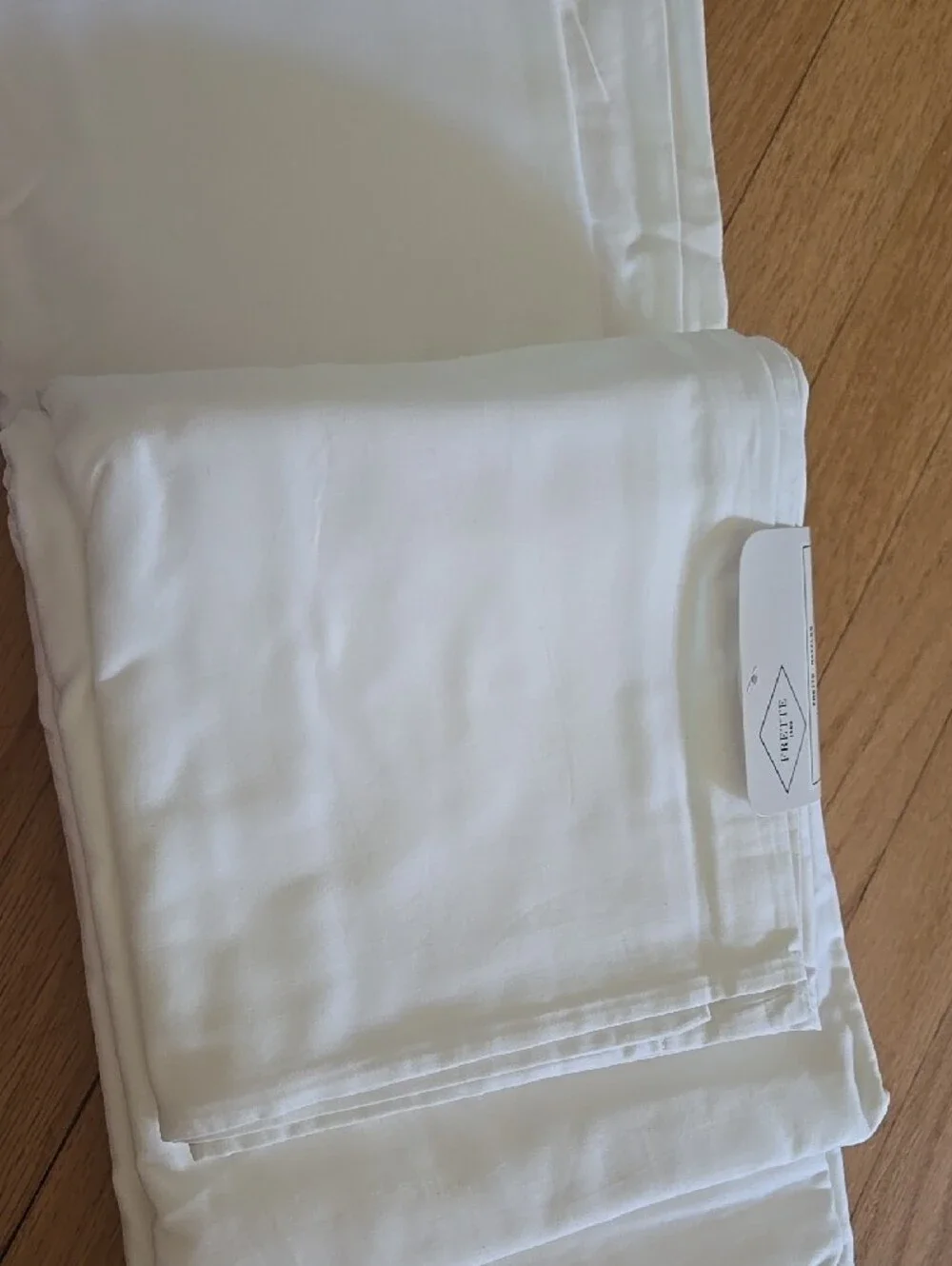 Frette elegant white