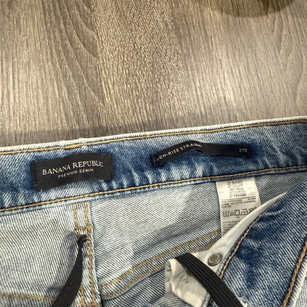 Banana Republic stylish light