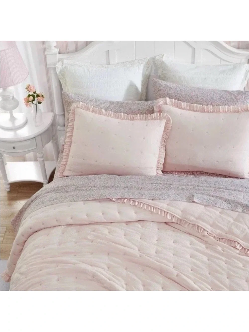 Laura Ashley décor design pink