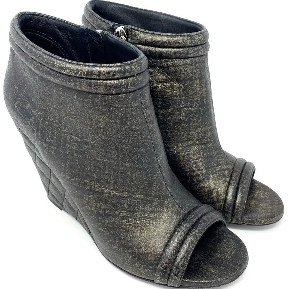 CHANEL archival 16s