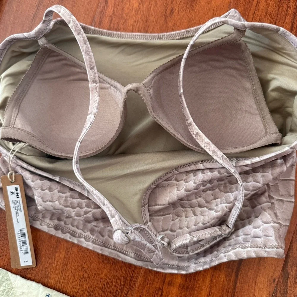SKIMS nwt signature