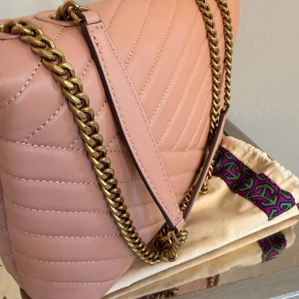 Tory Burch excellent quilted