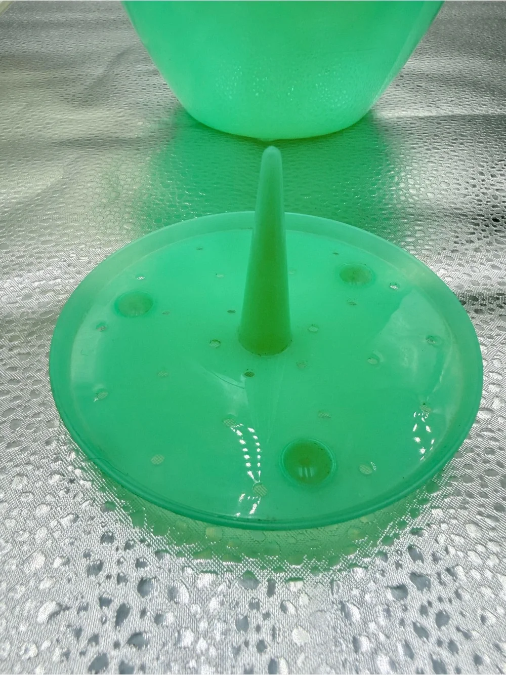 Tupperware Crisp-It Lettuce Keeper 679 Jadeite Green W/ Clear Lid And Spike