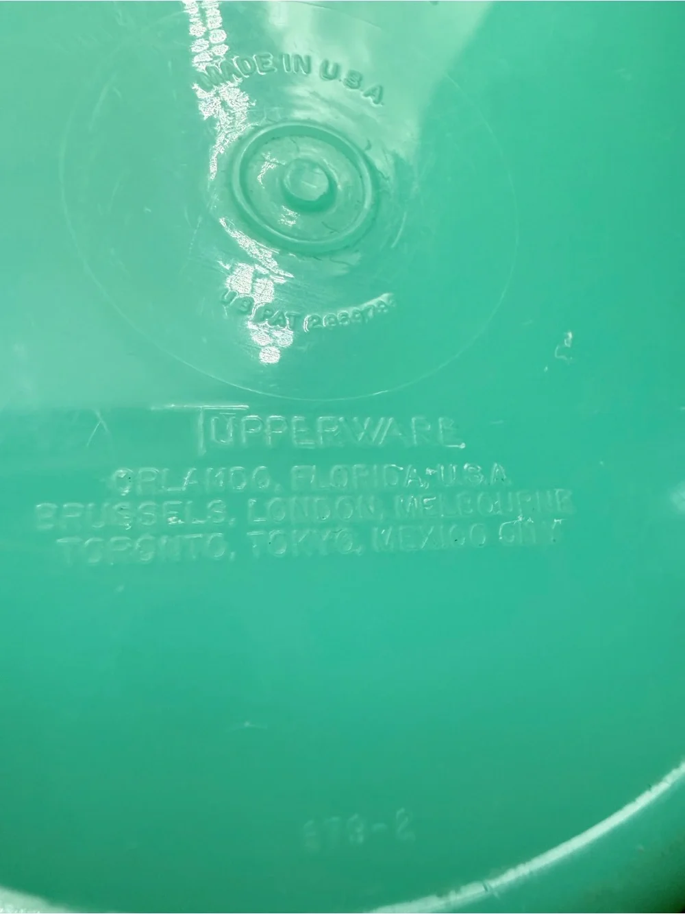 Tupperware Crisp-It Lettuce Keeper 679 Jadeite Green W/ Clear Lid And Spike