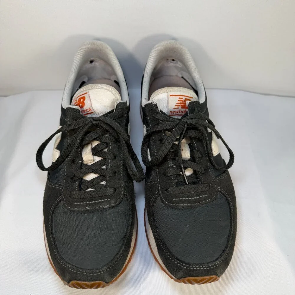 New Balance scuffing shoes