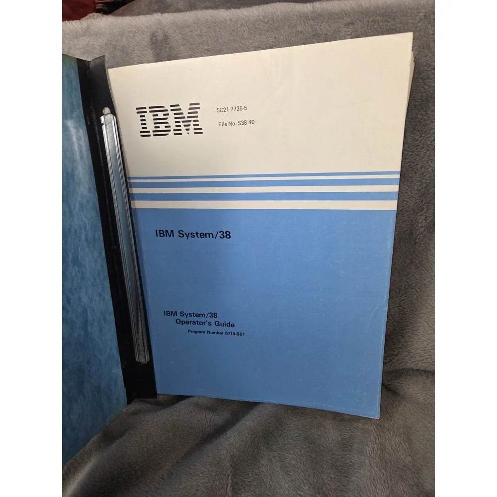 IBM Sytem/38‎  - Operator's Guide Sixth Edition 1984