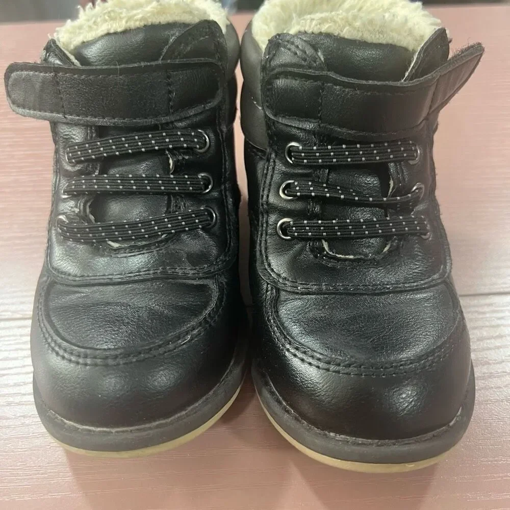 🏈 Old Navy Fleece Lined Boots size 8 toddler