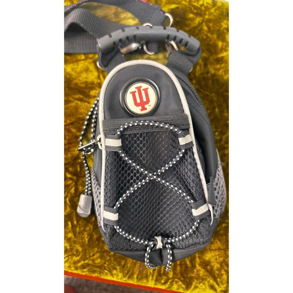 Indiana University or offers zippered