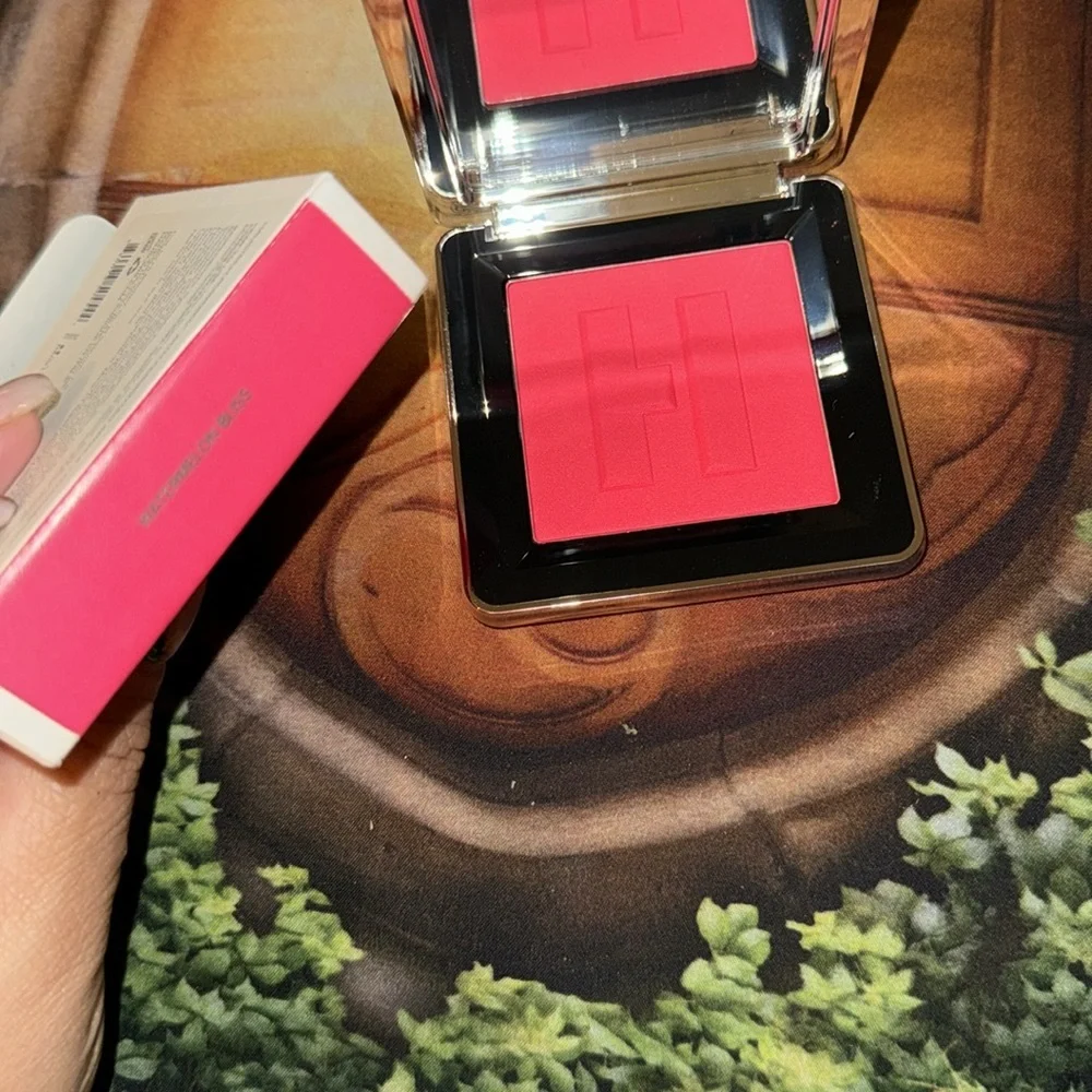 Haus Labs By Lady Gaga talc free