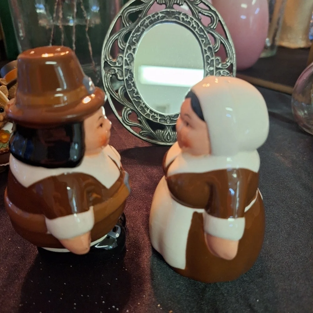 Pilgrim couple salt and pepper