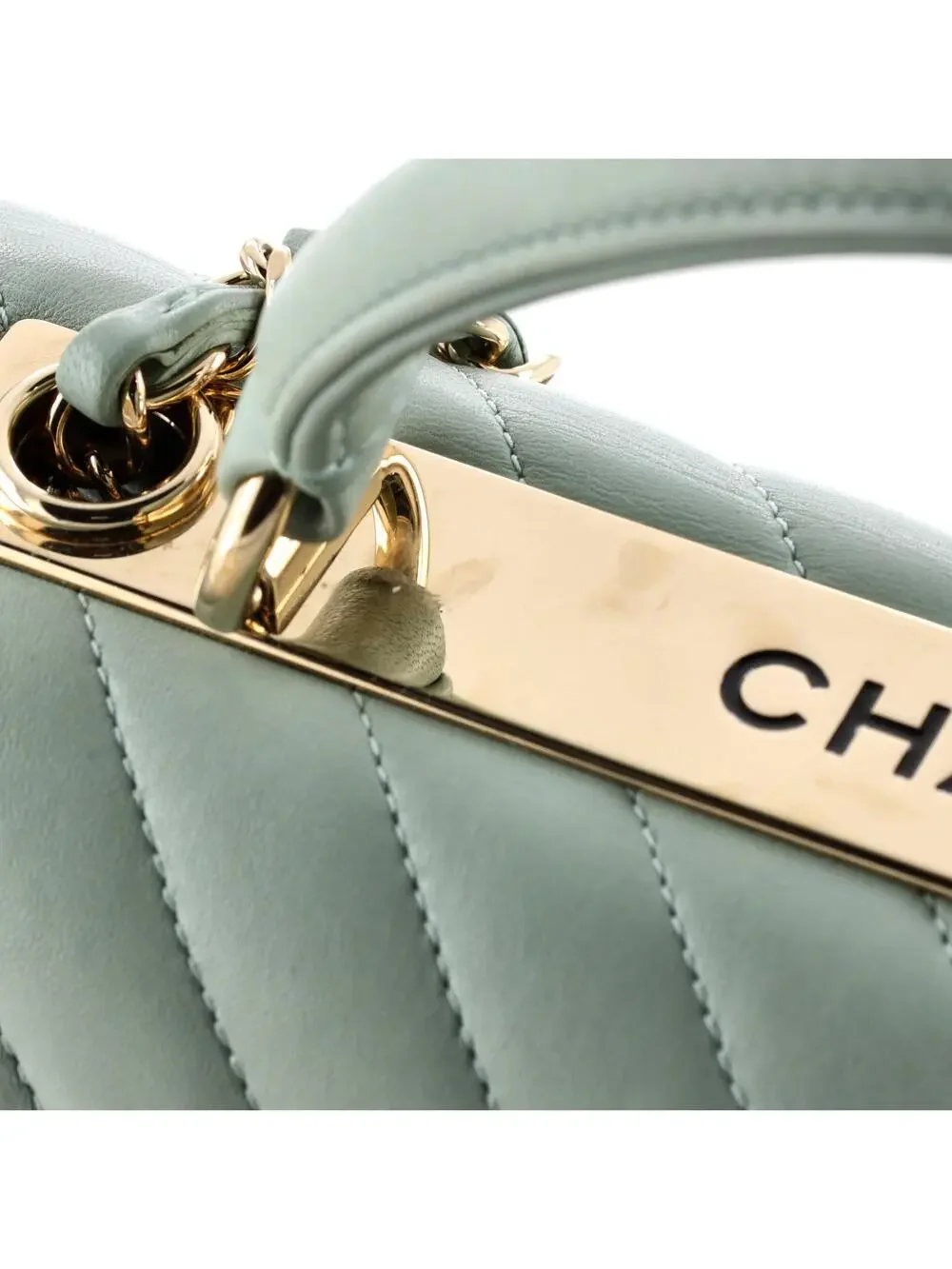 CHANEL this trendy