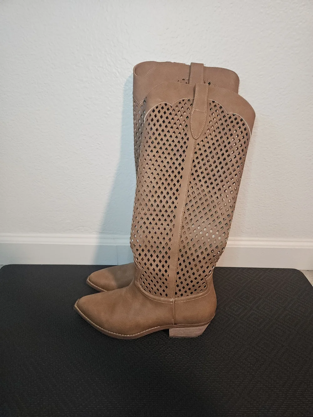 DV by Dolce Vita worn toe size