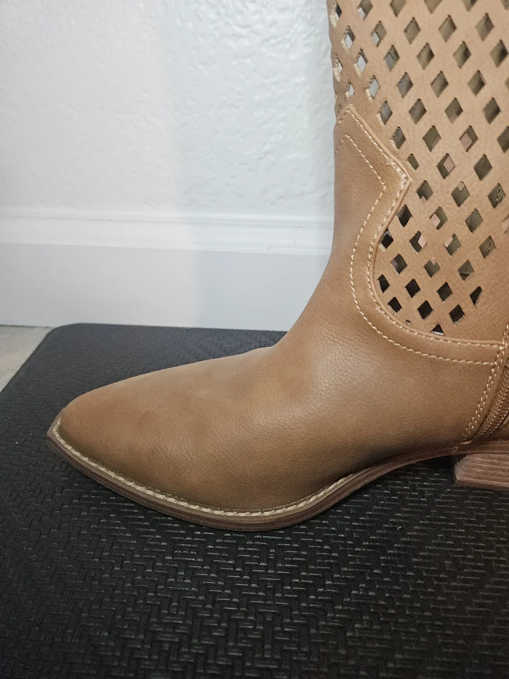 DV by Dolce Vita that 💫 tan