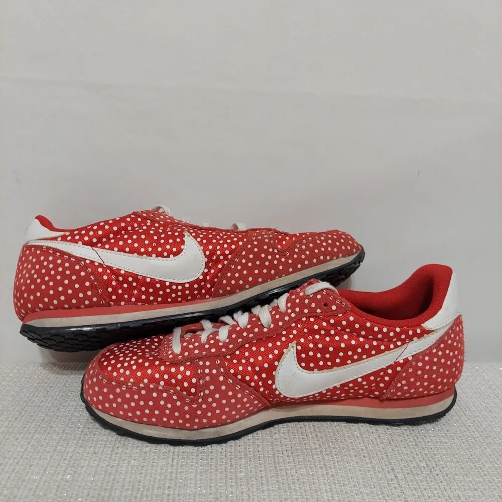 Nike women genicco