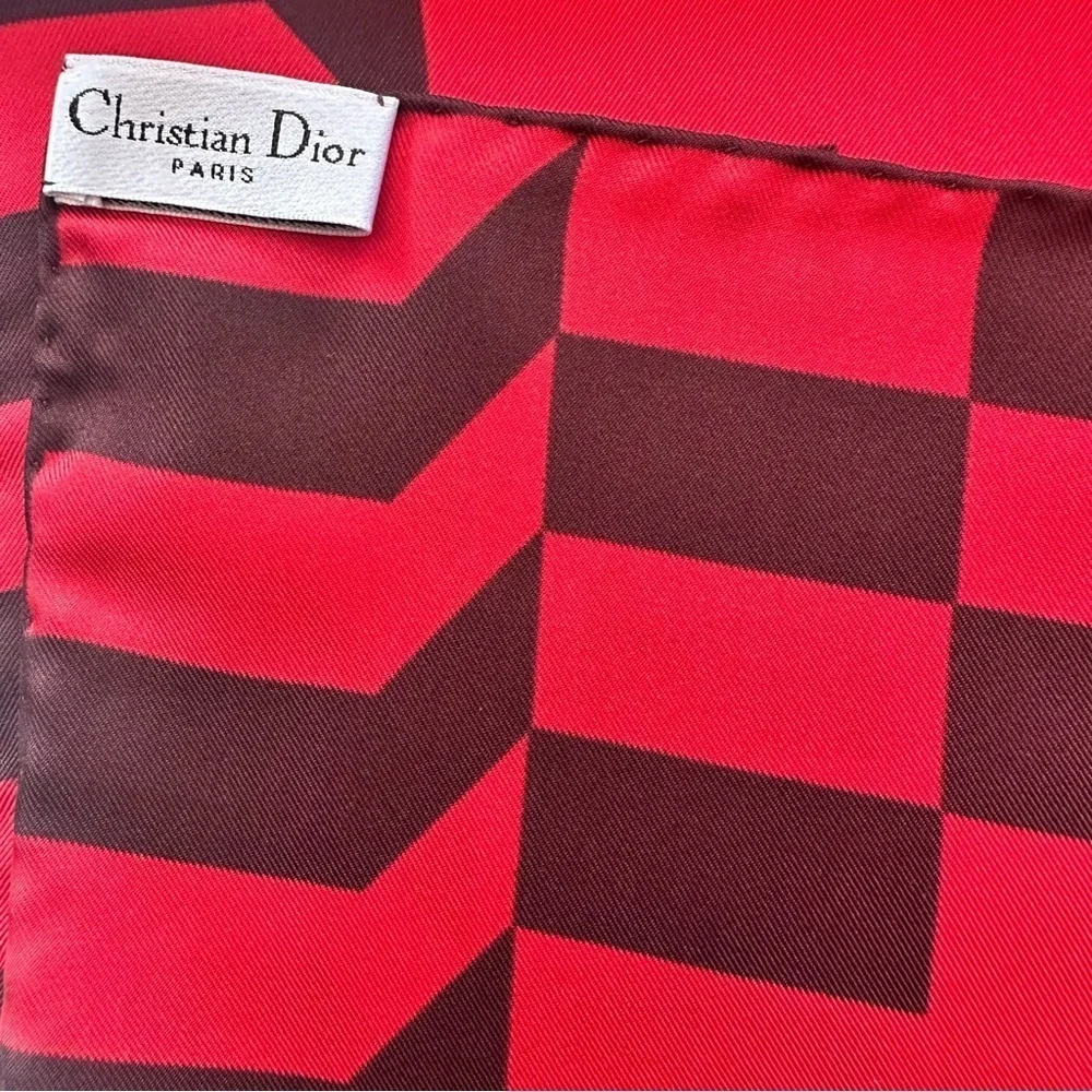 Dior vibrant red