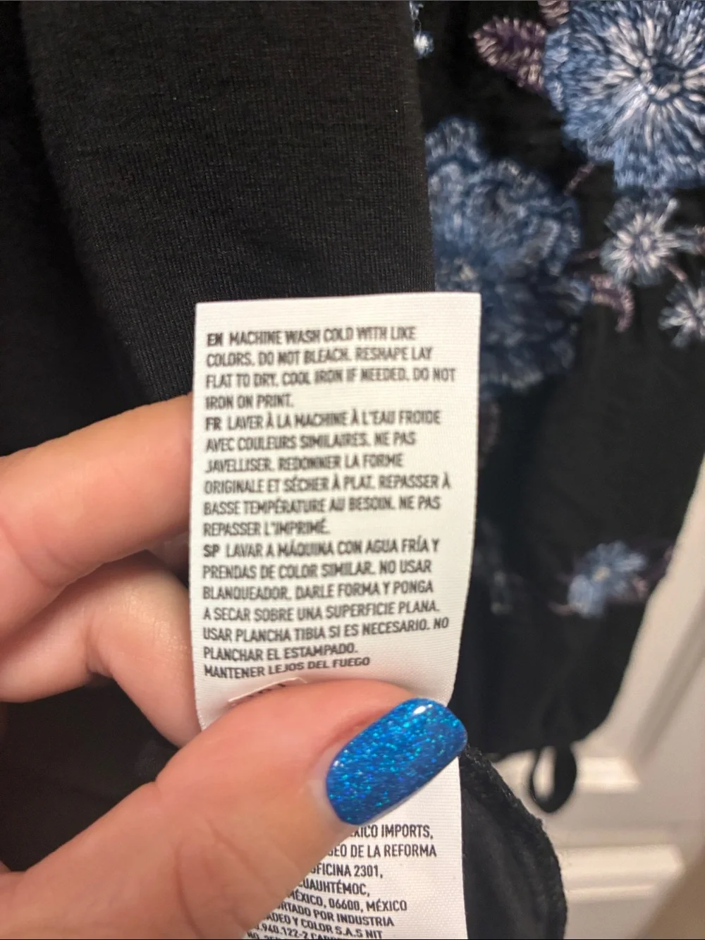 3 for $15 🦋🦋 American Eagle Outfitters off-the-shoulder top w/ floral embroidery