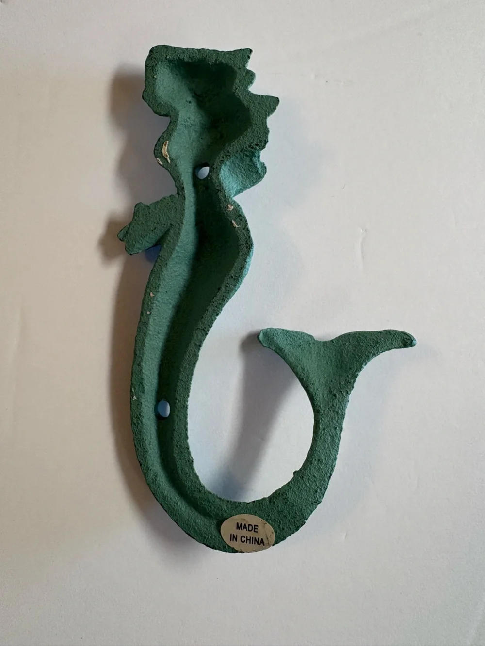 Unbranded cast metal