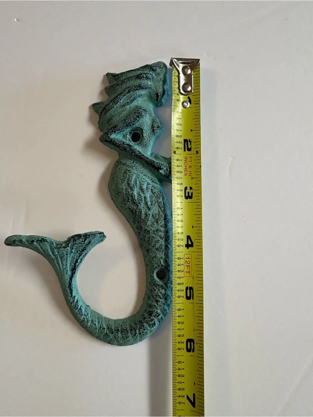 Unbranded cast metal