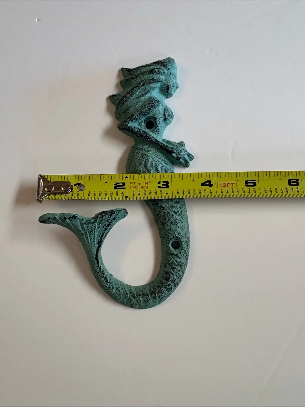 Unbranded cast metal