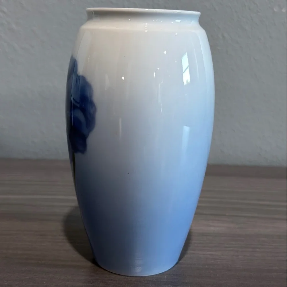 Bing & Grondahl B&G Denmark Blue Pansy Porcelain Vase 385-5254 5.25 Inch