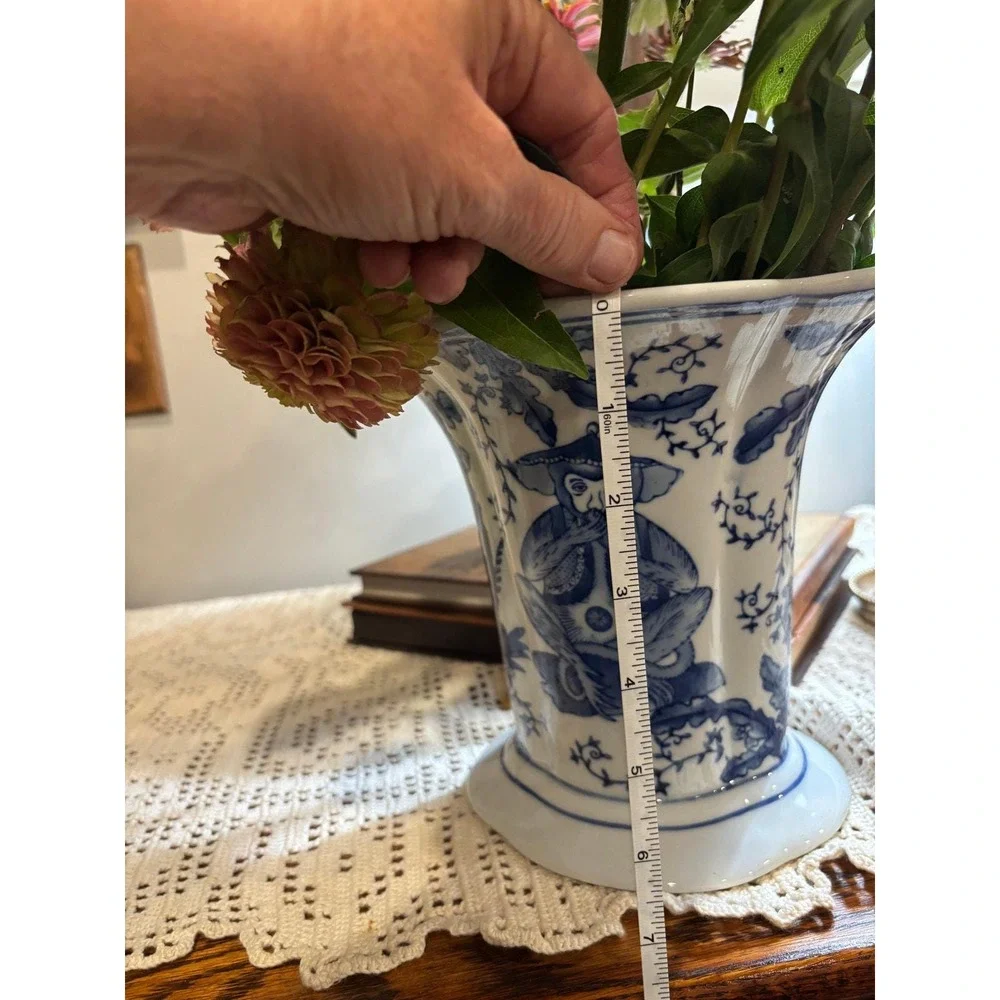 Chinese Chinoiserie vase blue white