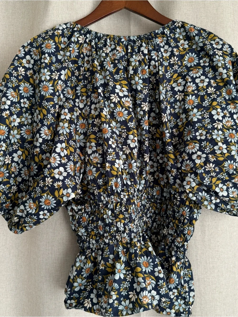 Old Navy Navy Blue Daisy Floral Smocked V-Neck Puff Sleeve Peplum Blouse Top M