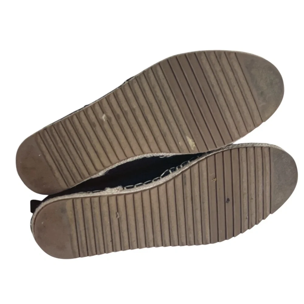 Tommy Bahama step out