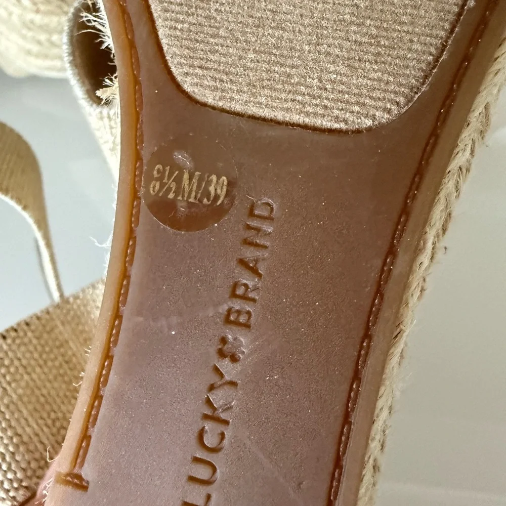 Lucky Brand reposhing this