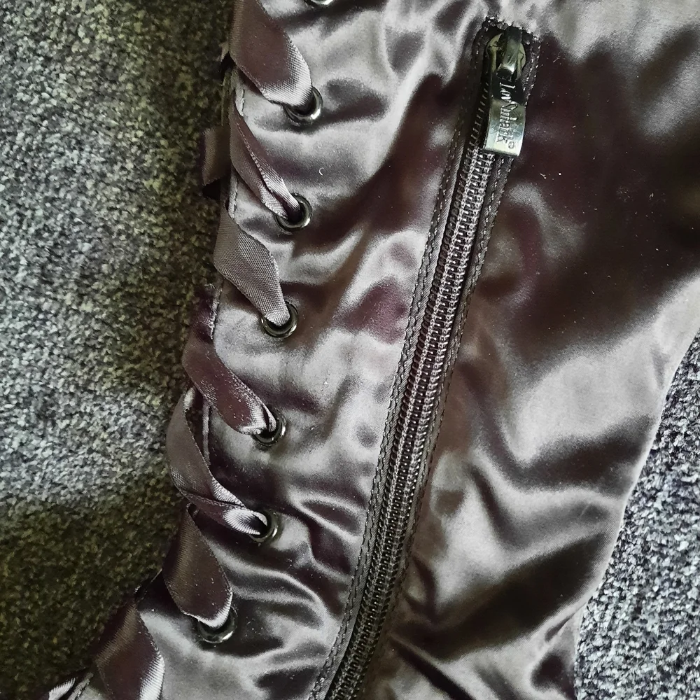 Lovmark sleek black