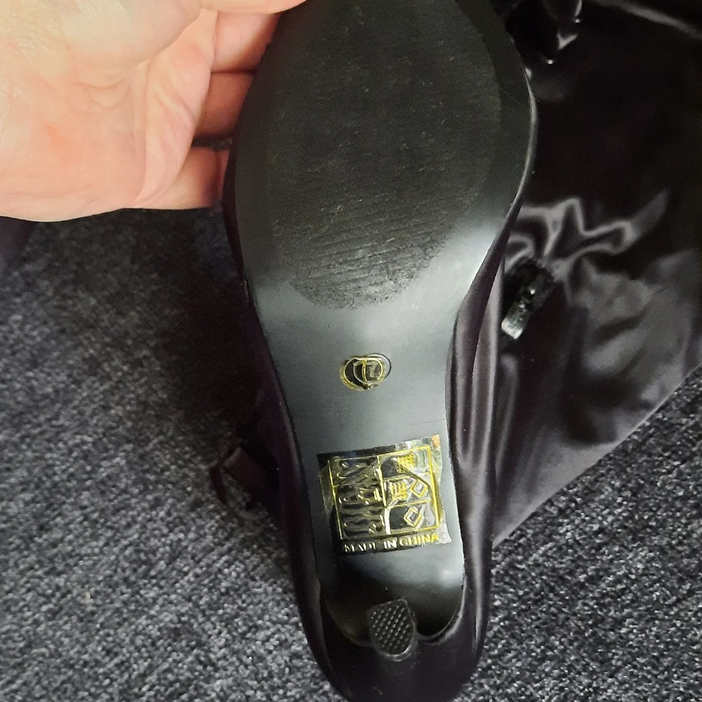 Lovmark sleek black