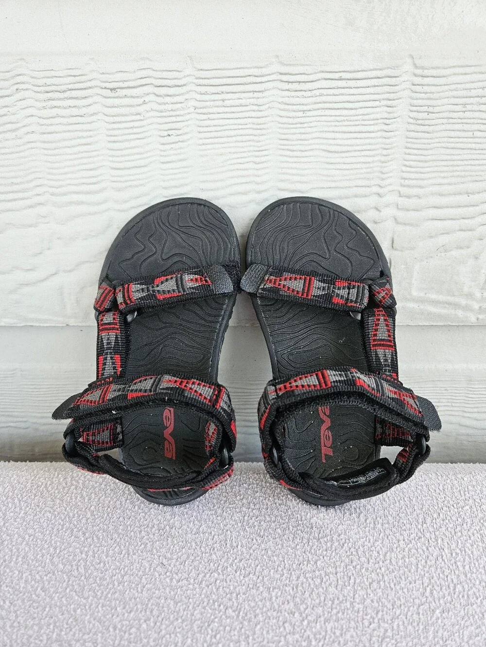 TEVA Hurricane 3 Toddler SZ 8 Outdoor Sandals Red Black Tribal Print Hook & Loop