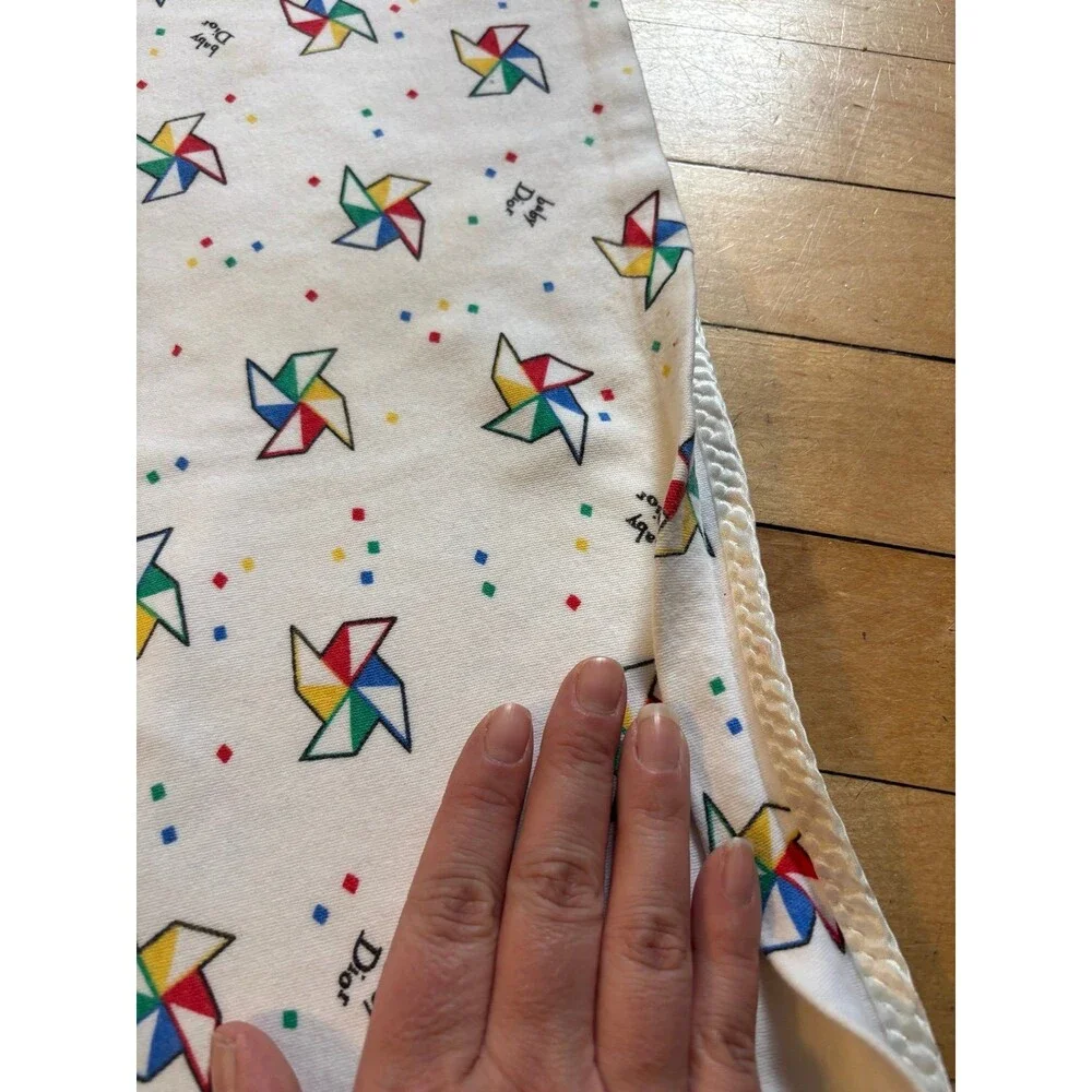 N/A has stains folded