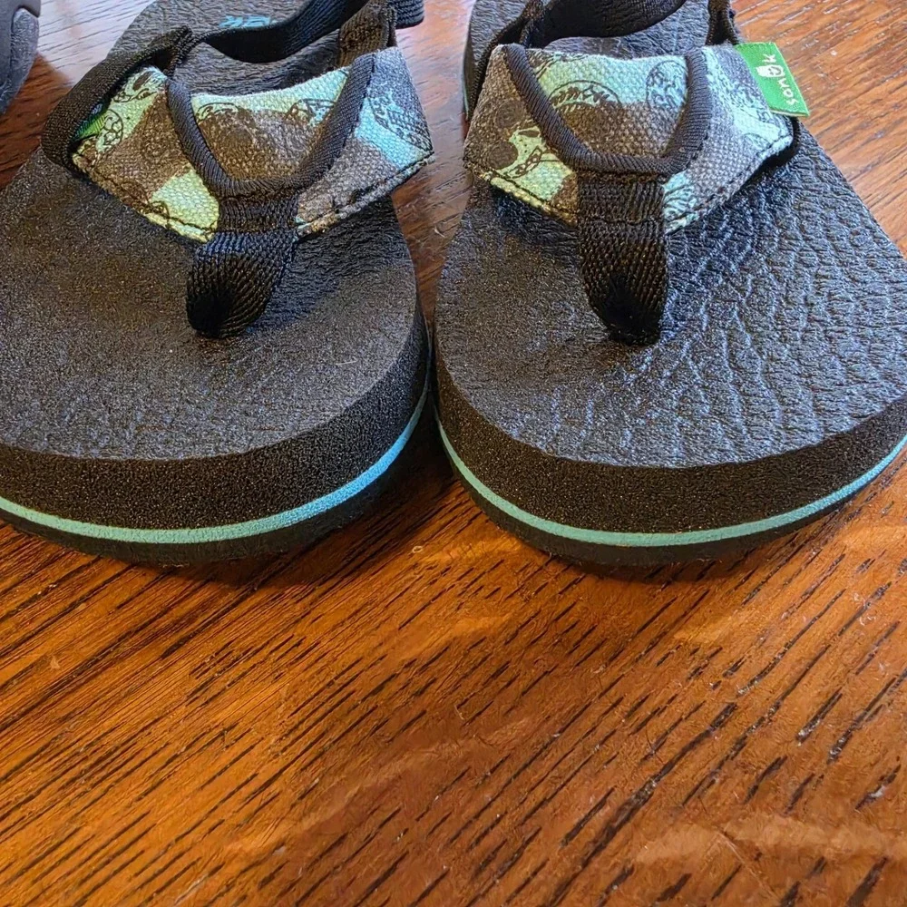 Sanuk great sandals