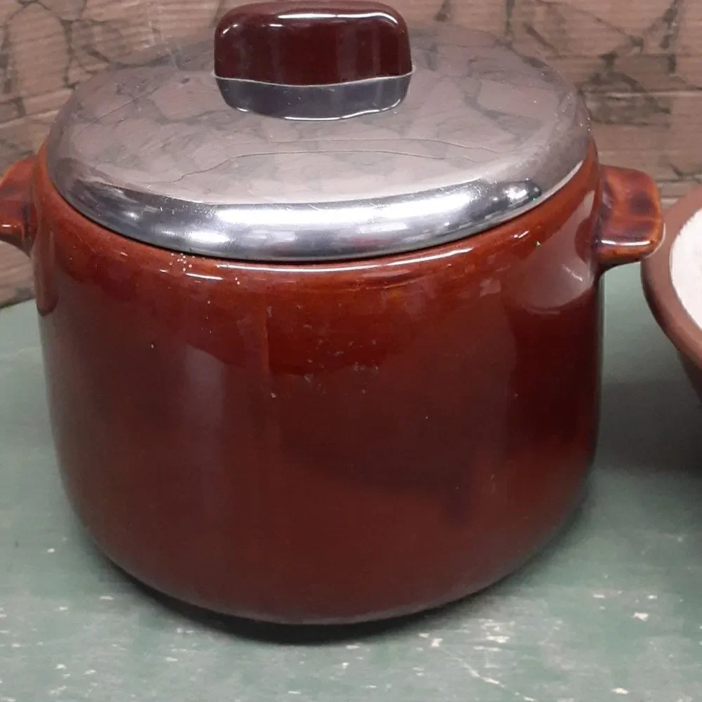 VTG 2 Qt Bean Pot Crock Server w/ vintage primitive stoneware mixing bowl‎