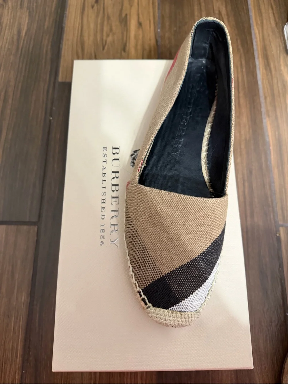 Burberry espadrilles signature