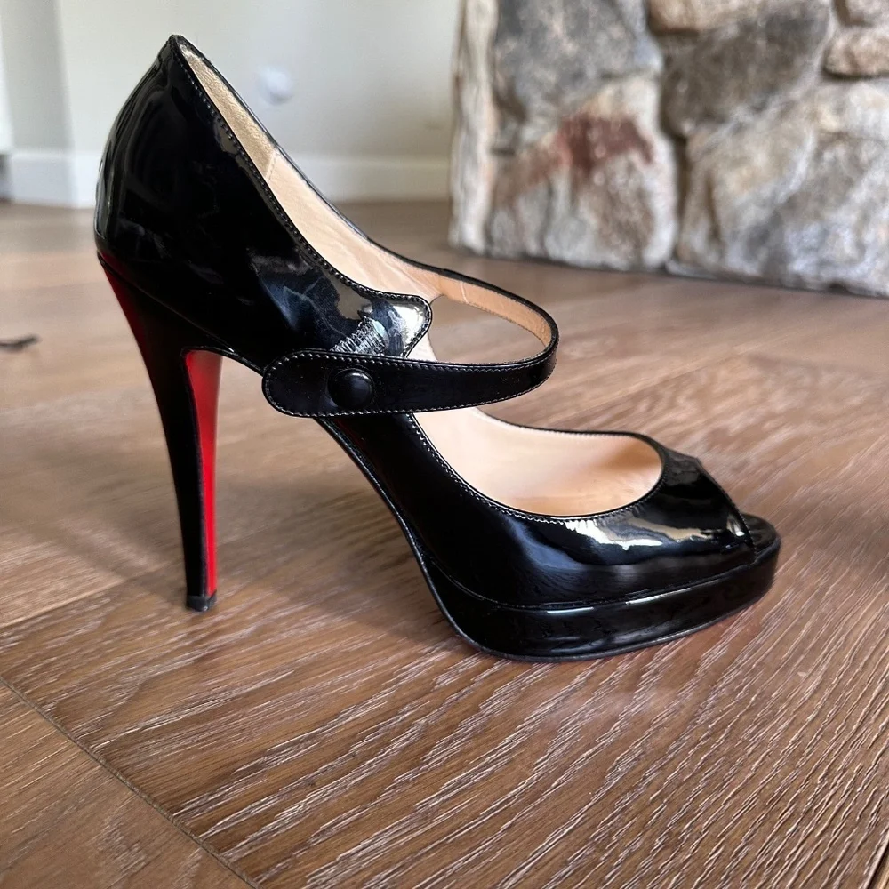 Christian Louboutin details features