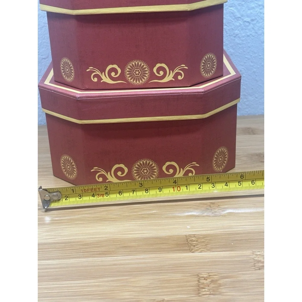 Broadway Basketeers hexagonal cardboard