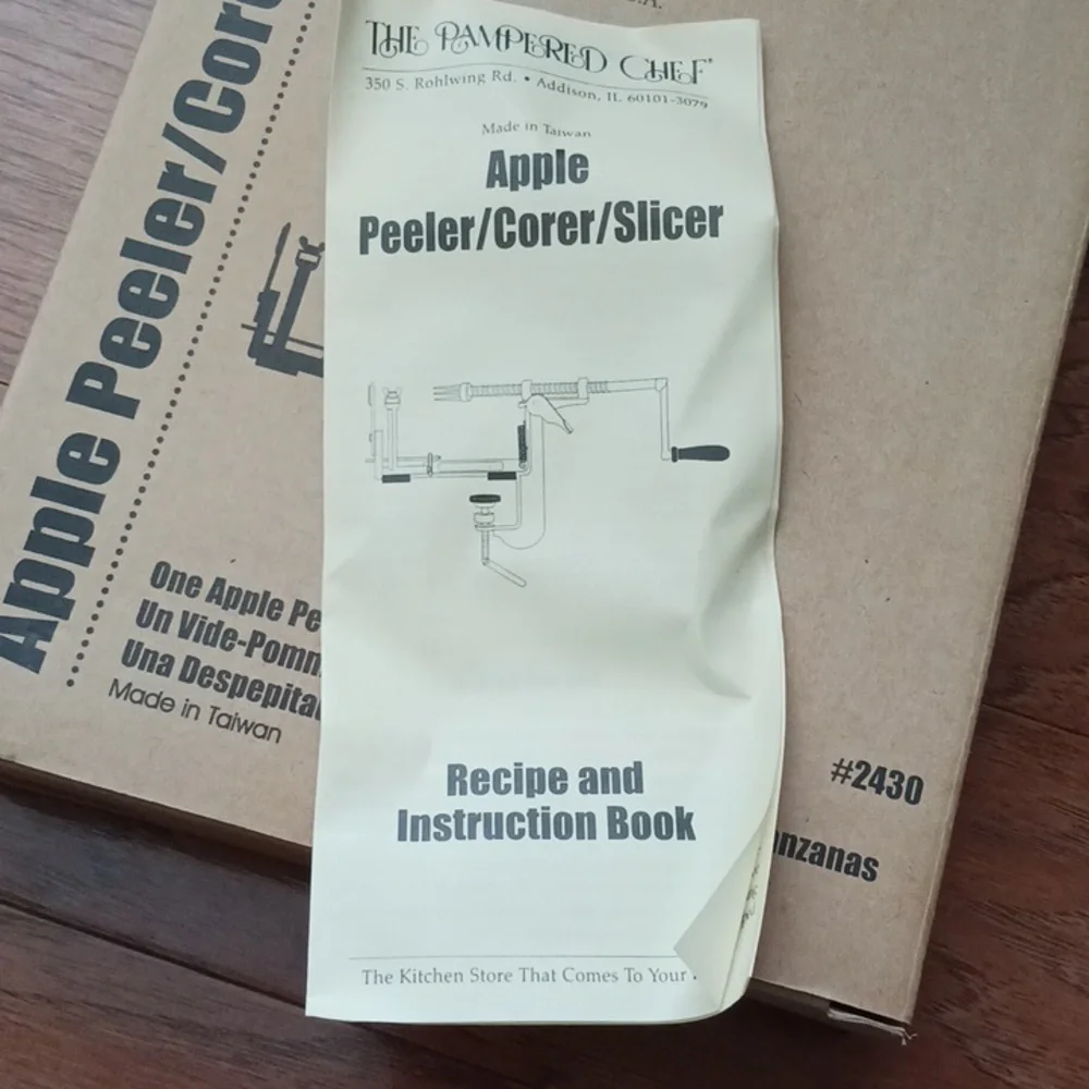 Pampered Chef 2430 Apple Peeler Corer Slicer Kitchen Gadget Tool