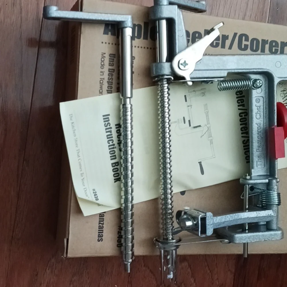 Pampered Chef 2430 Apple Peeler Corer Slicer Kitchen Gadget Tool