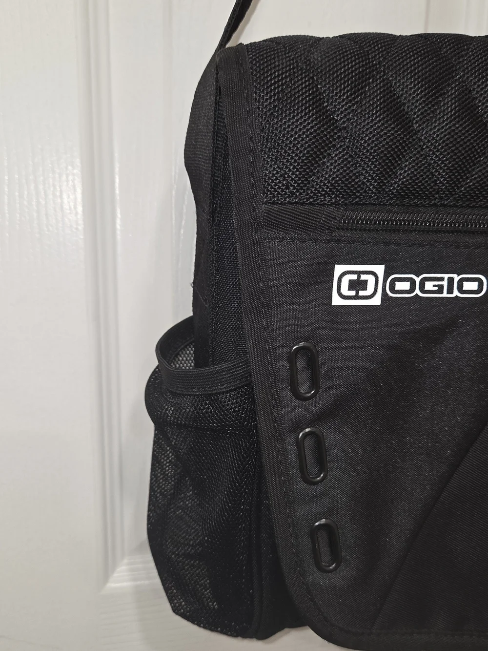 OGIO vault messenger