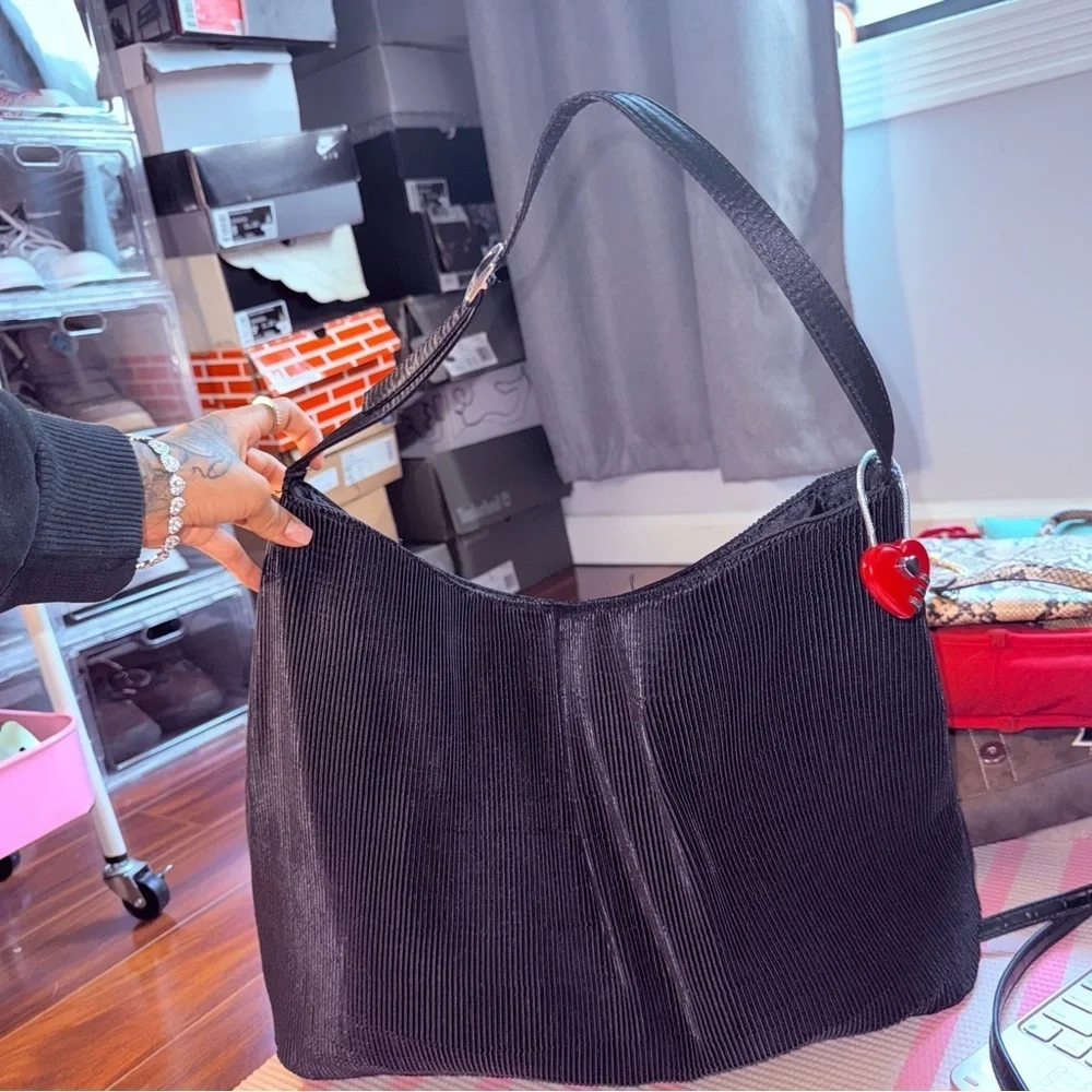 PrettyLittleThing chic black