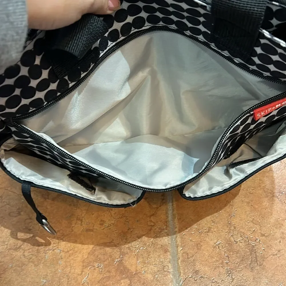 Skip Hop Spark Diaper Bag Multi pockets attaches to stroller‎ Black dots