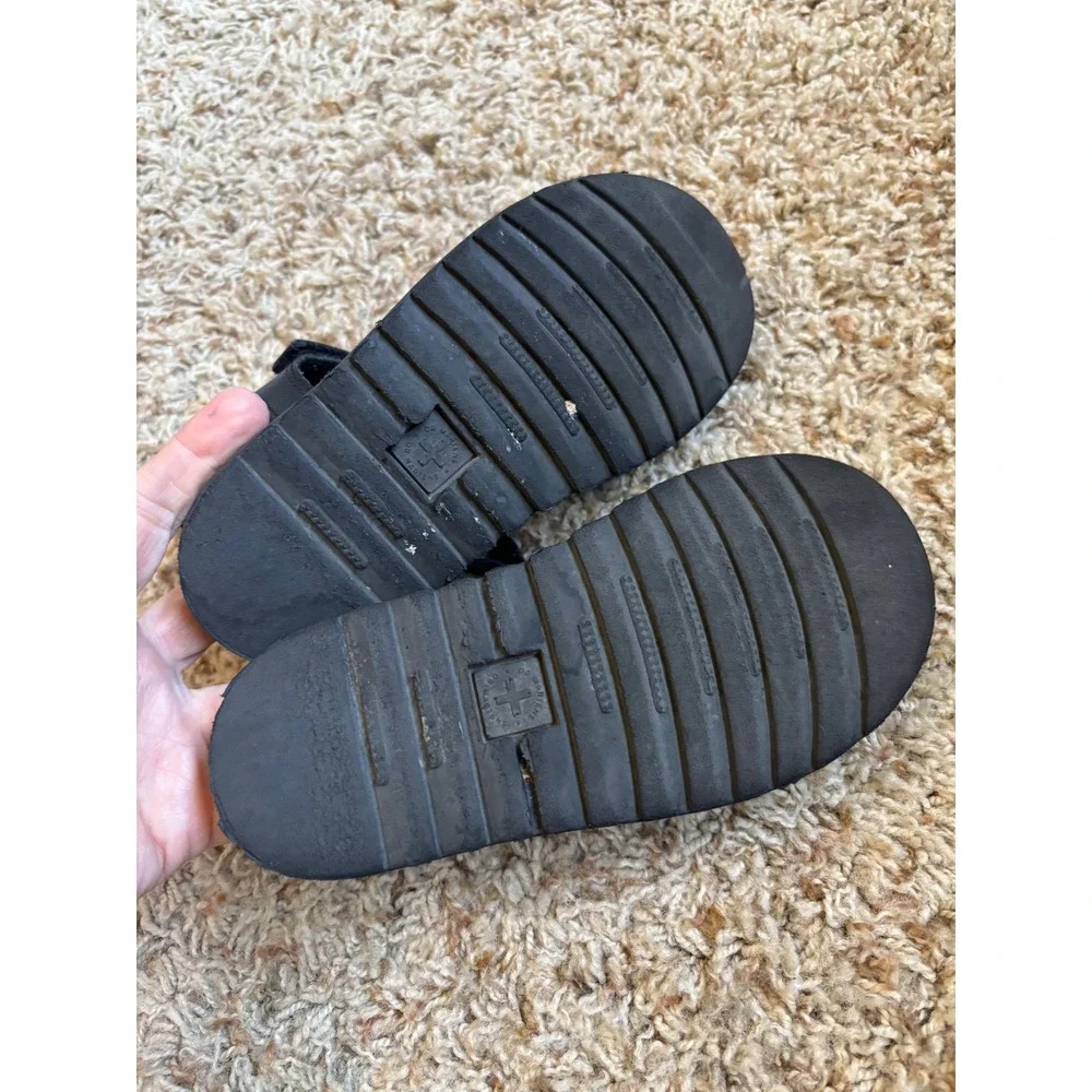 Dr. Martens measured good classic