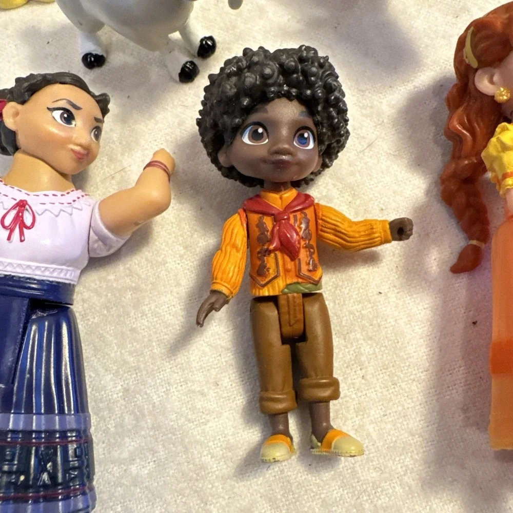 Disney Lot‎ 13 Plastic Figures Cake Toppers Princess Encanto Puppy Dog Pals Pets