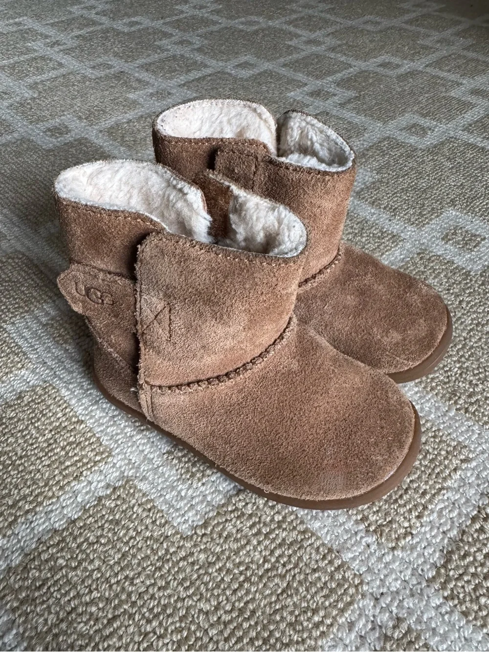 UGG keep little